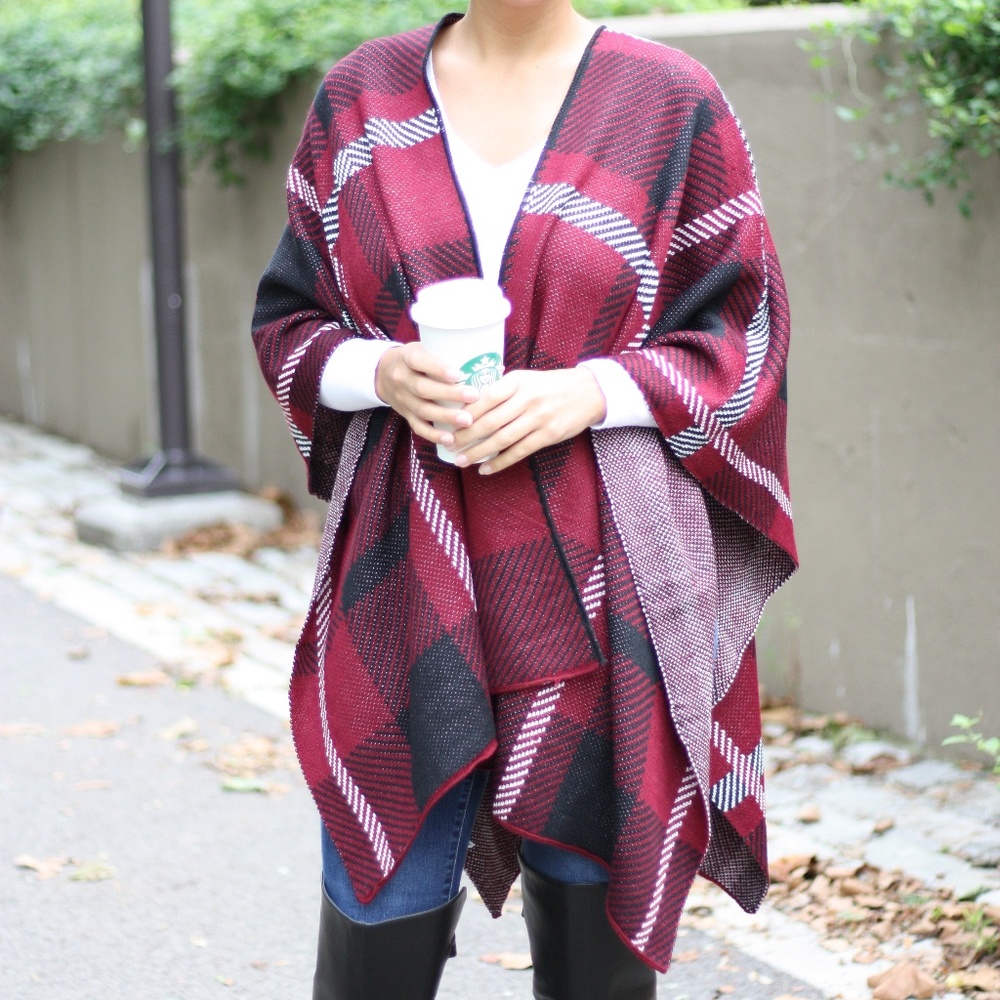 SOFT PLAID RUANA PONCHO IN WINE